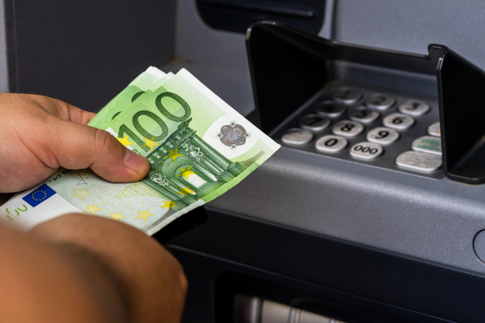 Abheben von Bargeld am Automaten: Weitere Gebühren für Girokonto-Kunden - Mobilebanking.de